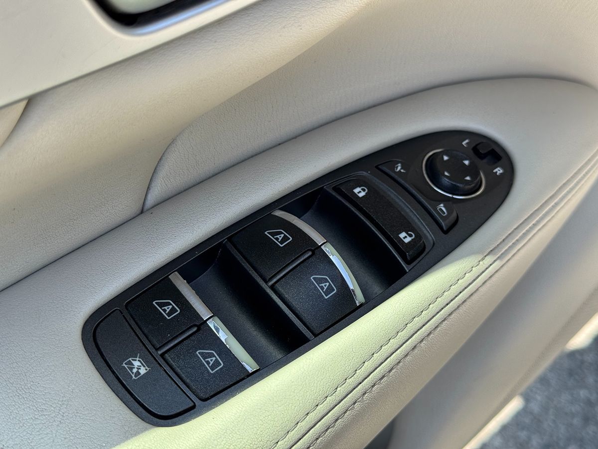 2011 Infiniti M37 photo 29