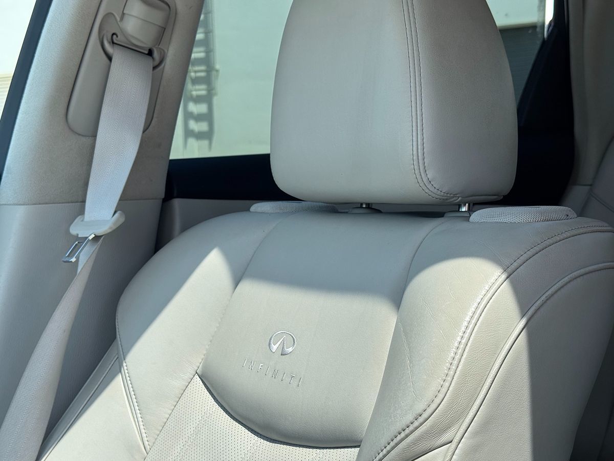 2011 Infiniti M37 photo 32