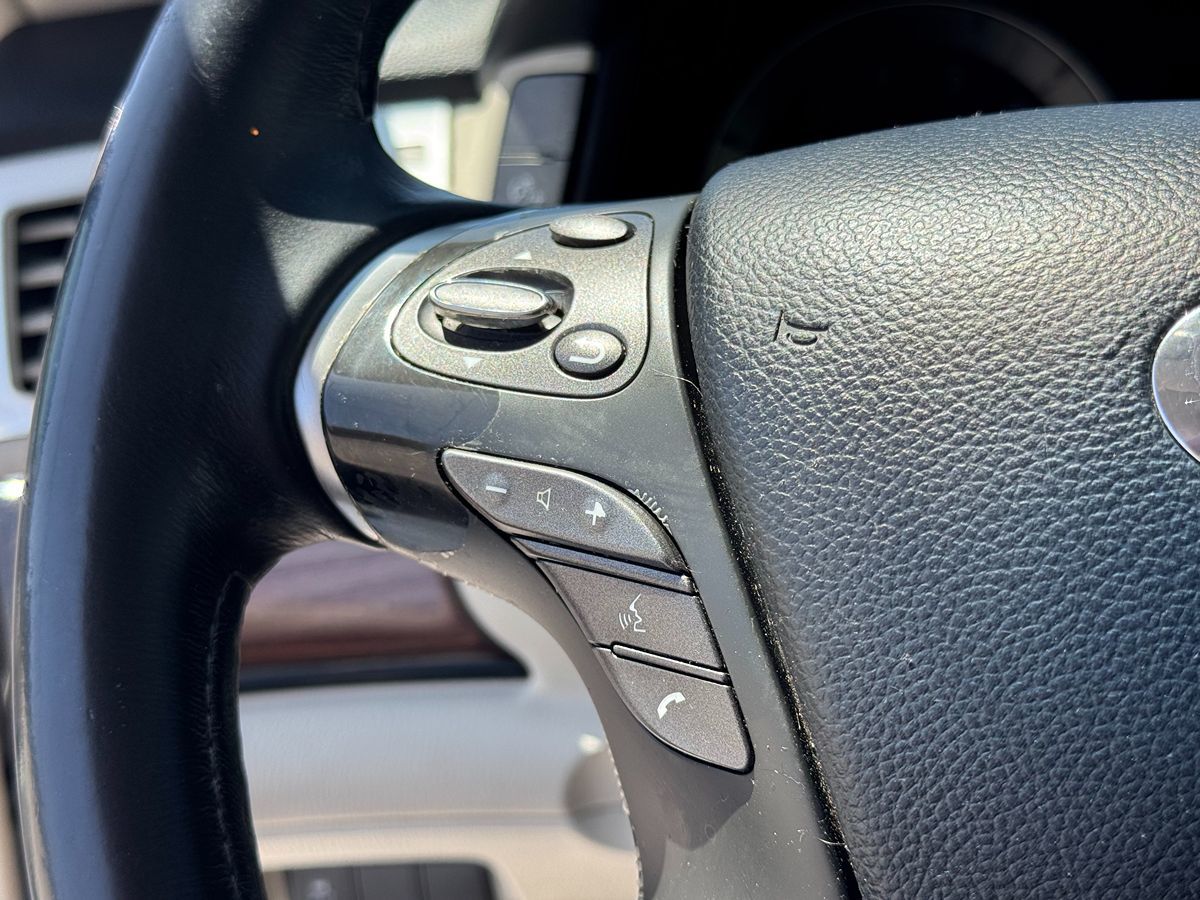 2011 Infiniti M37 photo 34