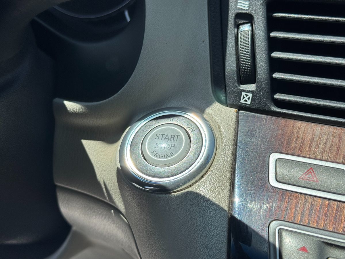 2011 Infiniti M37 photo 36