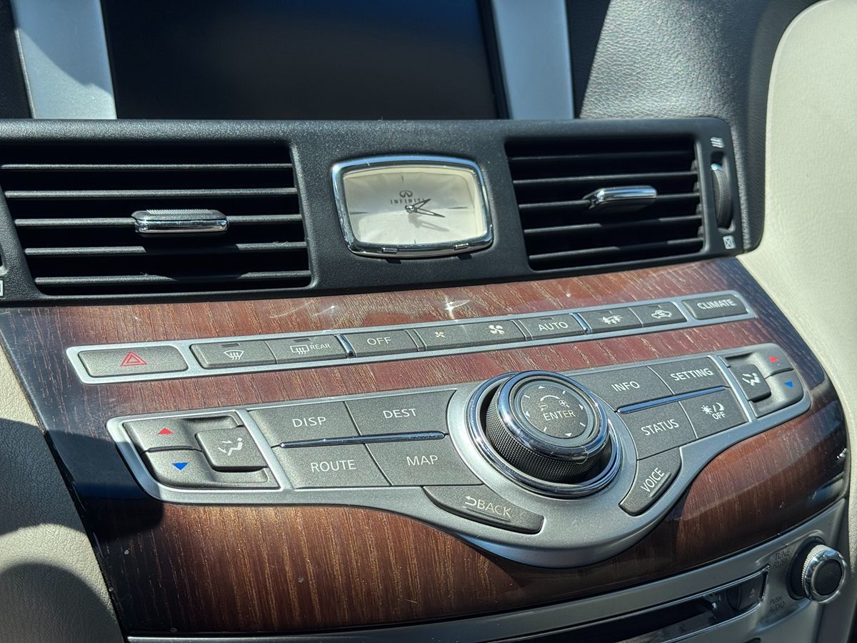 2011 Infiniti M37 photo 37