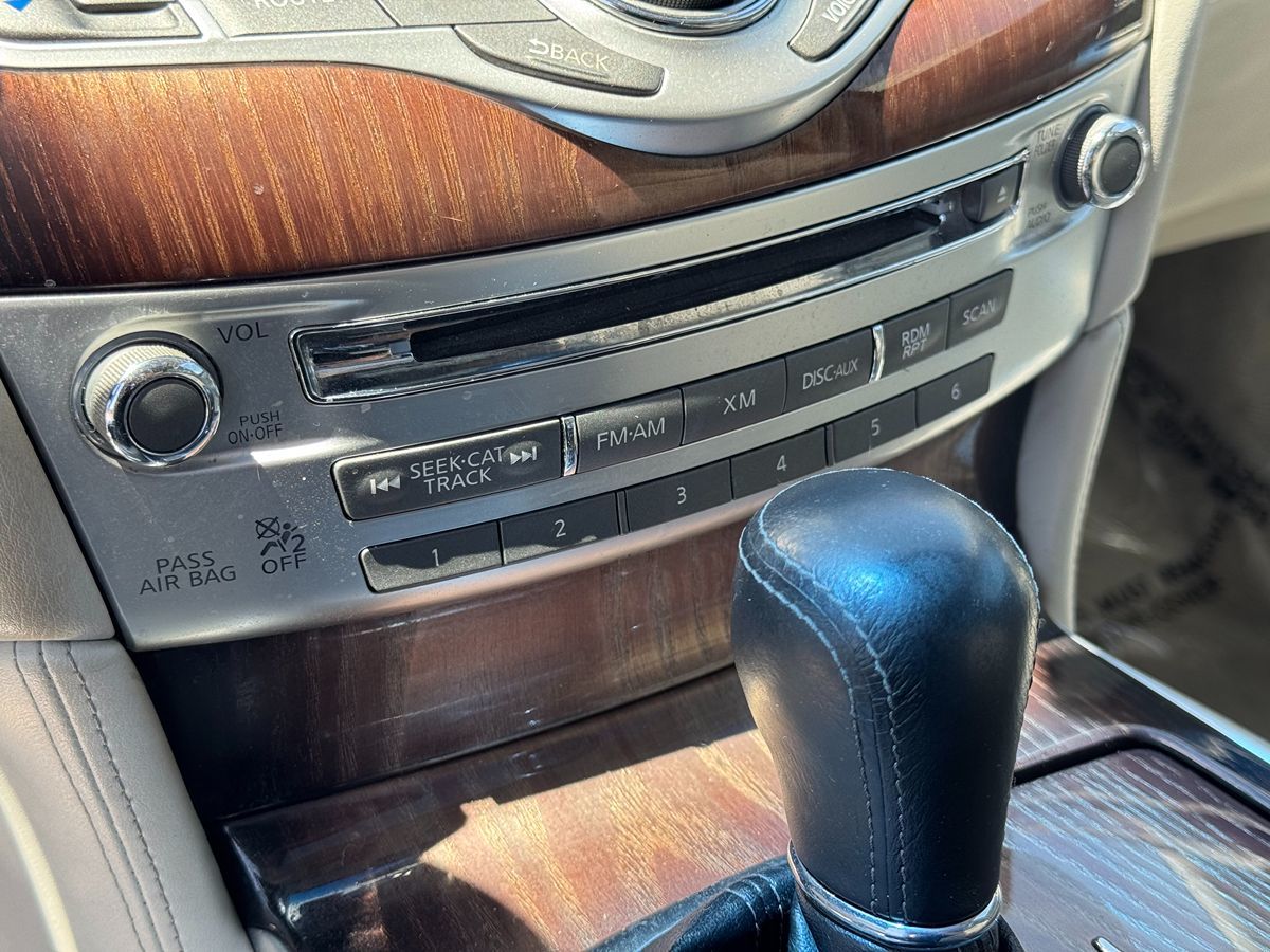 2011 Infiniti M37 photo 38