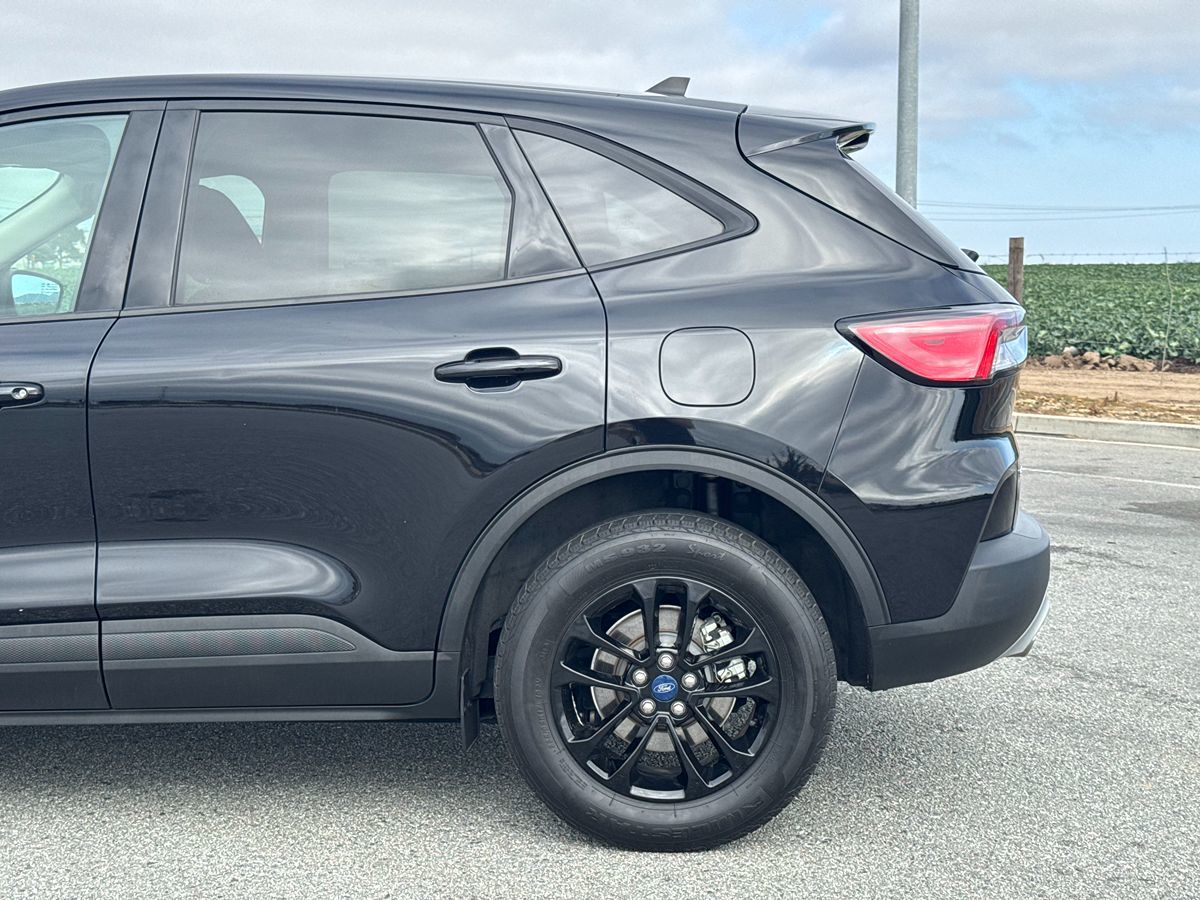 2020 Ford Escape SE Sport Hybrid photo 2