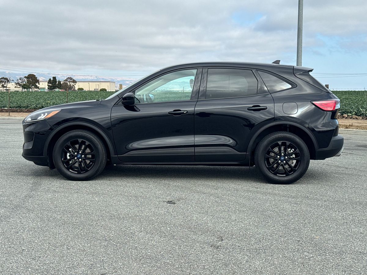 2020 Ford Escape SE Sport Hybrid photo 3
