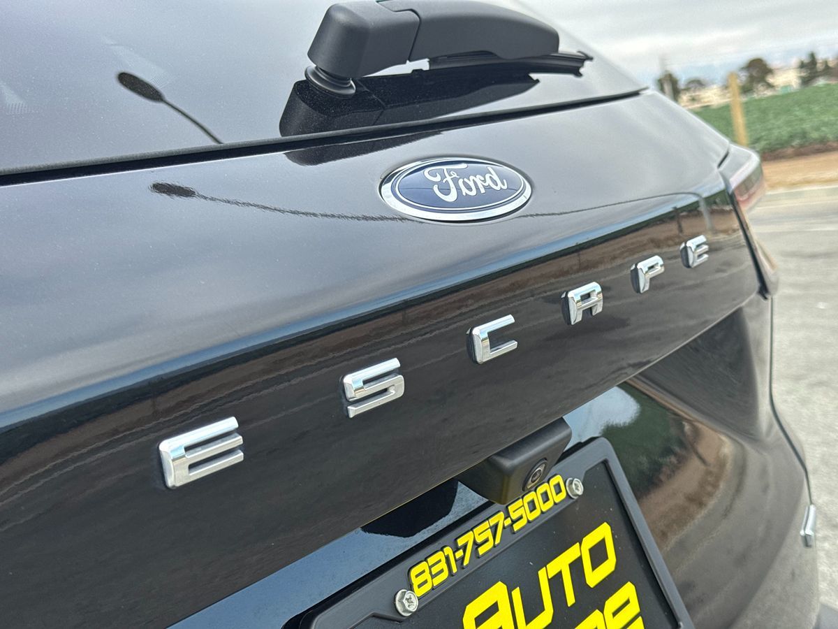 2020 Ford Escape SE Sport Hybrid photo 17