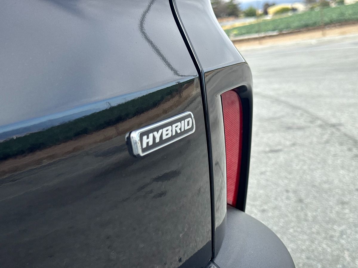 2020 Ford Escape SE Sport Hybrid photo 18