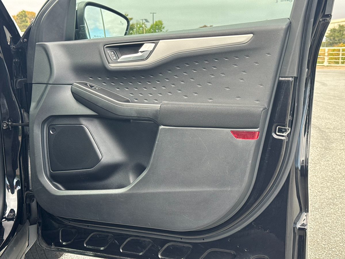 2020 Ford Escape SE Sport Hybrid photo 19