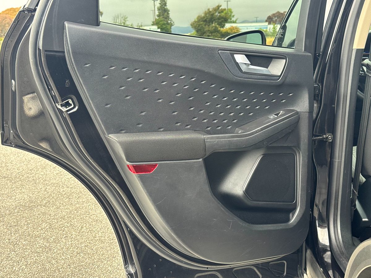 2020 Ford Escape SE Sport Hybrid photo 22