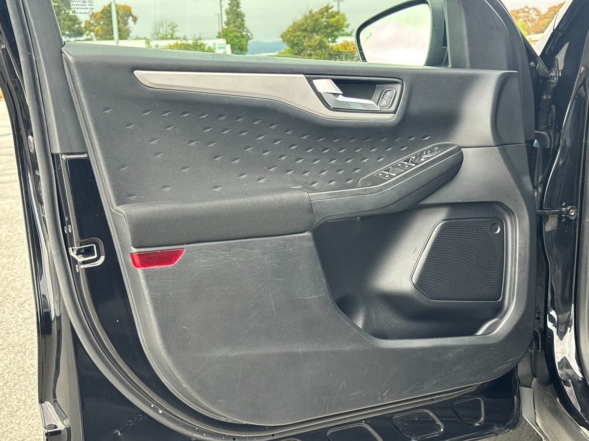 2020 Ford Escape SE Sport Hybrid photo 23