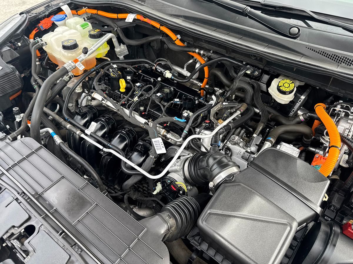 2020 Ford Escape SE Sport Hybrid photo 24