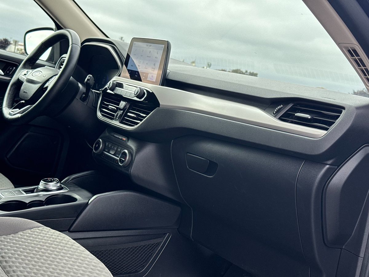 2020 Ford Escape SE Sport Hybrid photo 29