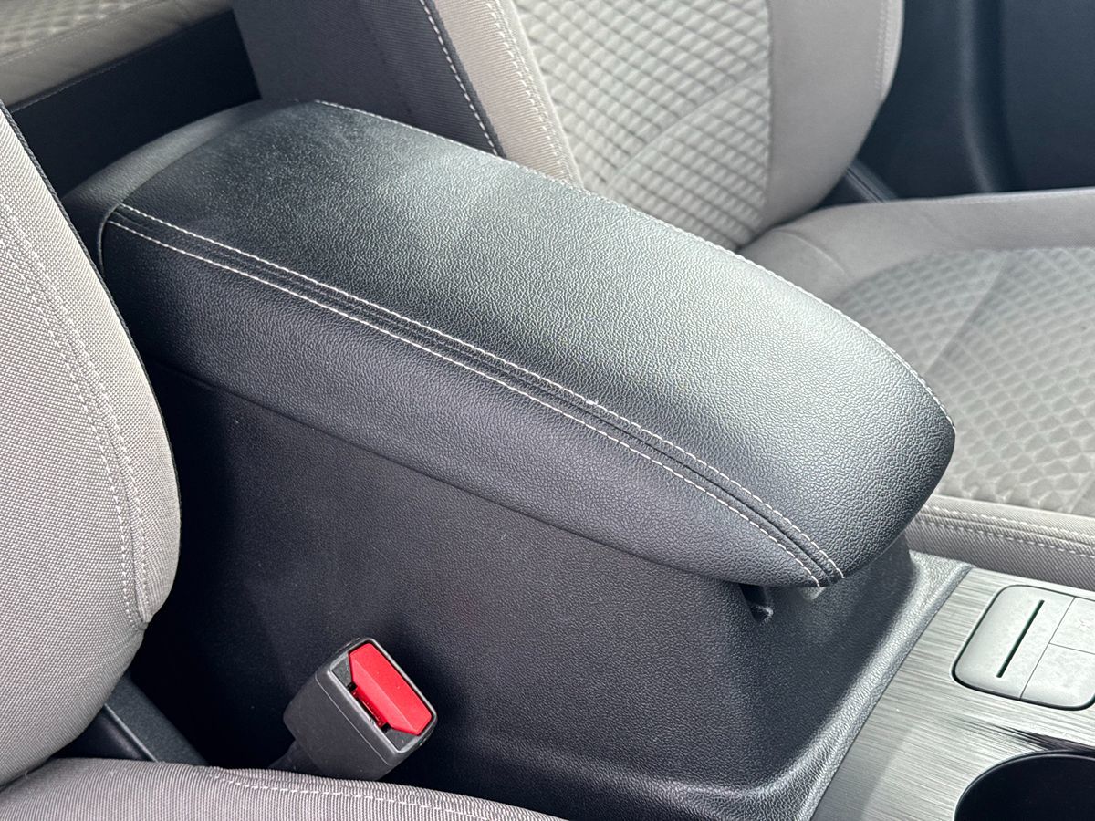 2020 Ford Escape SE Sport Hybrid photo 30