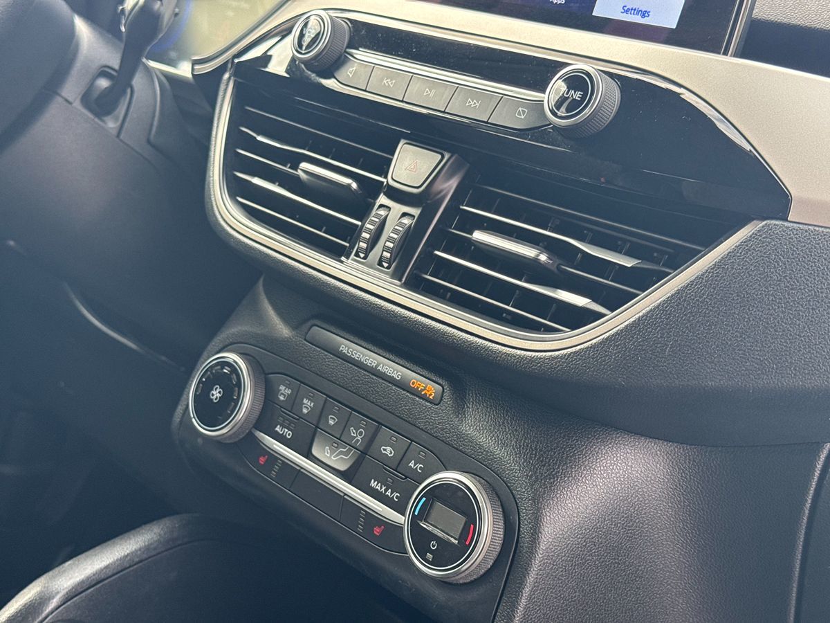 2020 Ford Escape SE Sport Hybrid photo 32