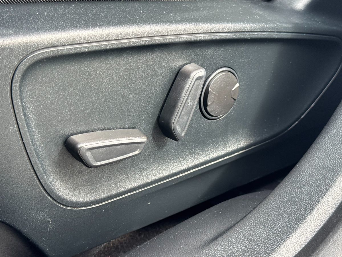 2020 Ford Escape SE Sport Hybrid photo 36