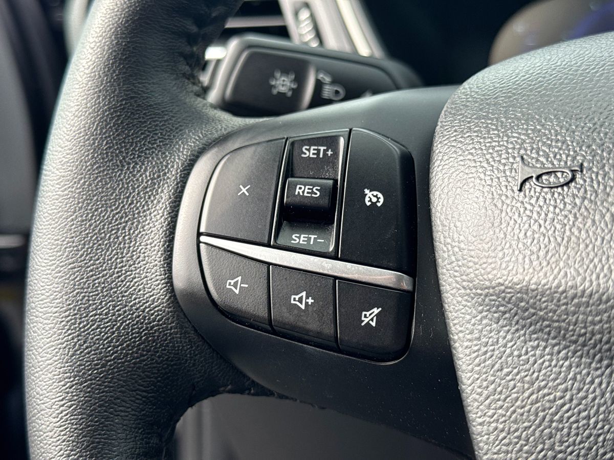 2020 Ford Escape SE Sport Hybrid photo 39
