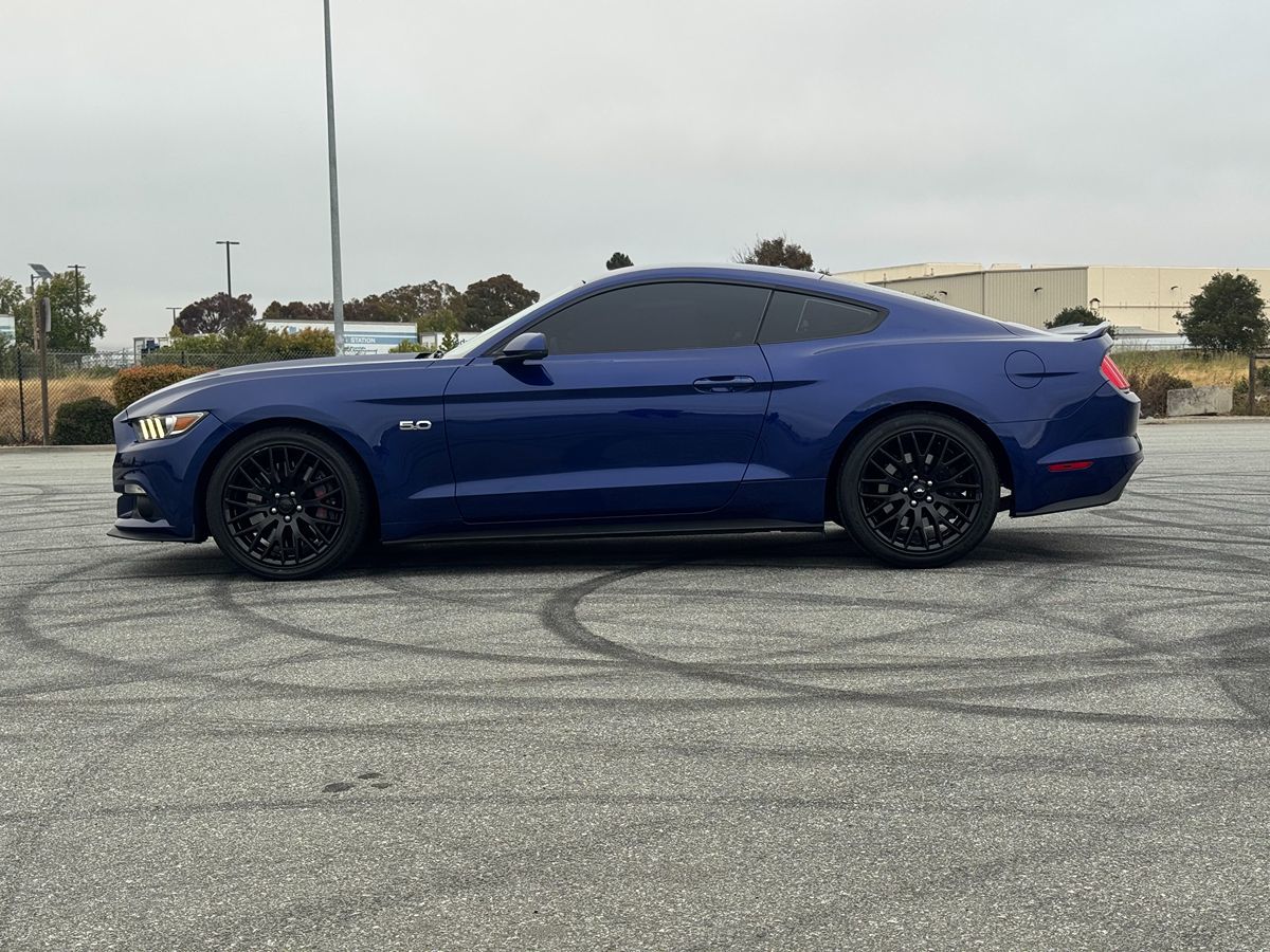 2015 Ford Mustang GT Premium photo 4