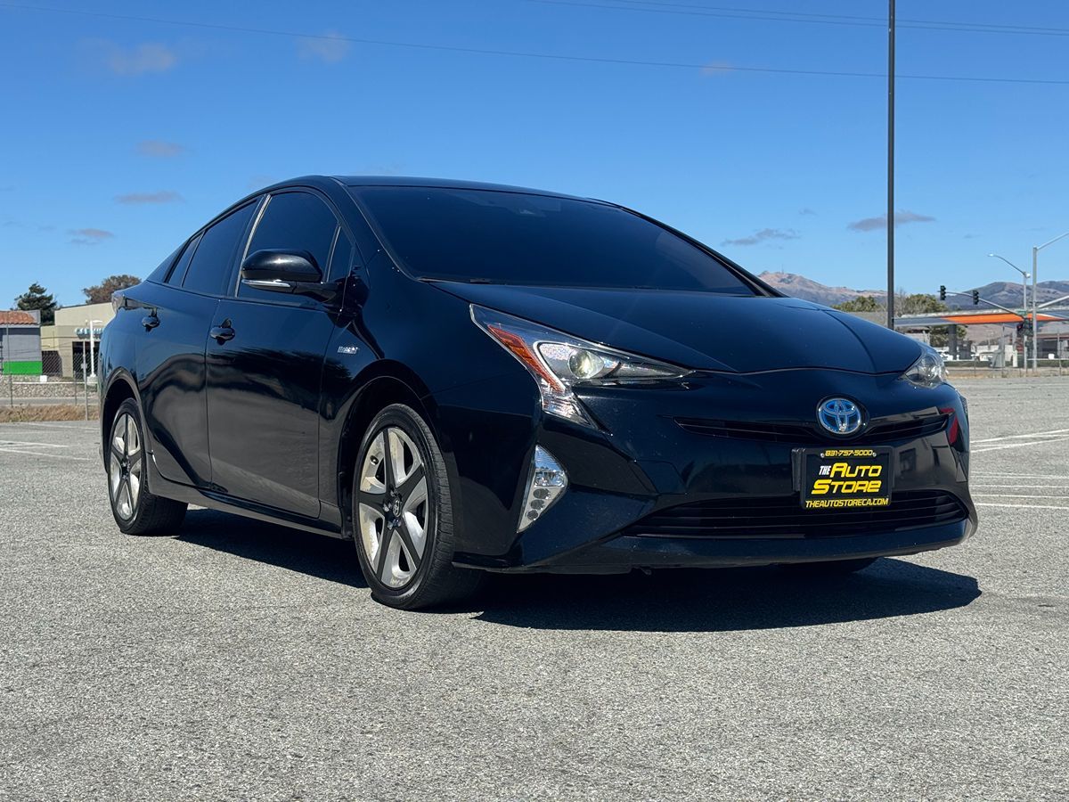 2017 Toyota Prius Three Touring photo 11
