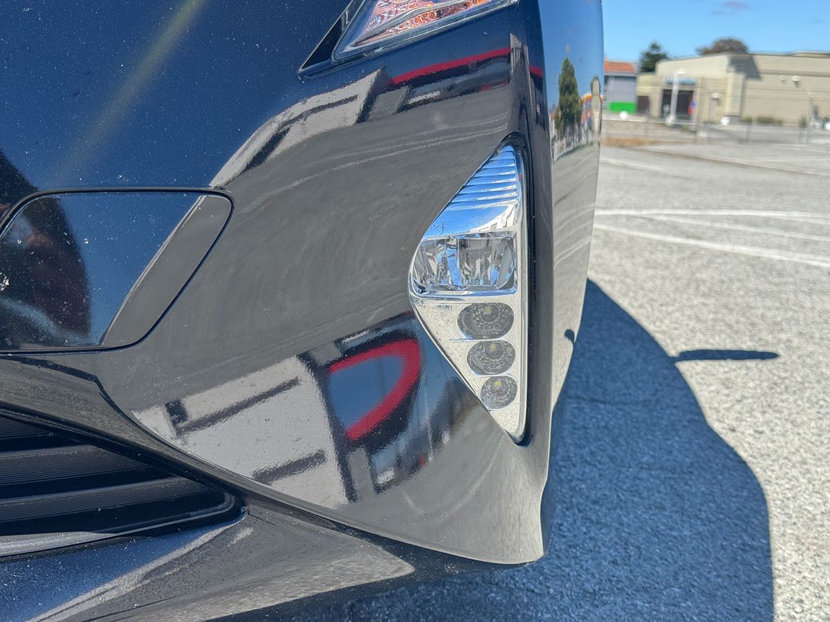 2017 Toyota Prius Three Touring photo 14