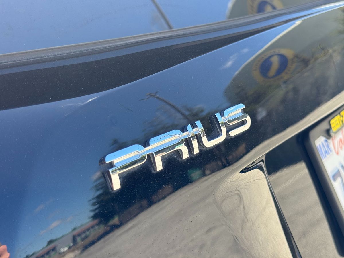2017 Toyota Prius Three Touring photo 16