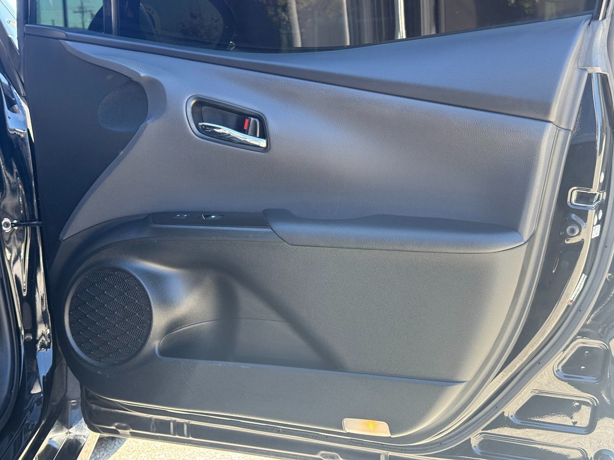 2017 Toyota Prius Three Touring photo 23