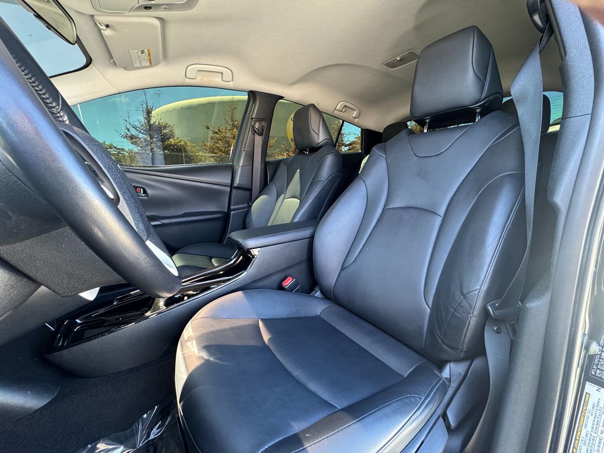 2017 Toyota Prius Three Touring photo 25