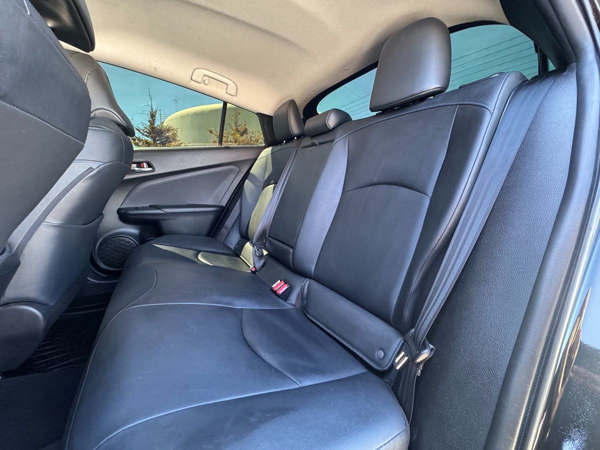 2017 Toyota Prius Three Touring photo 26