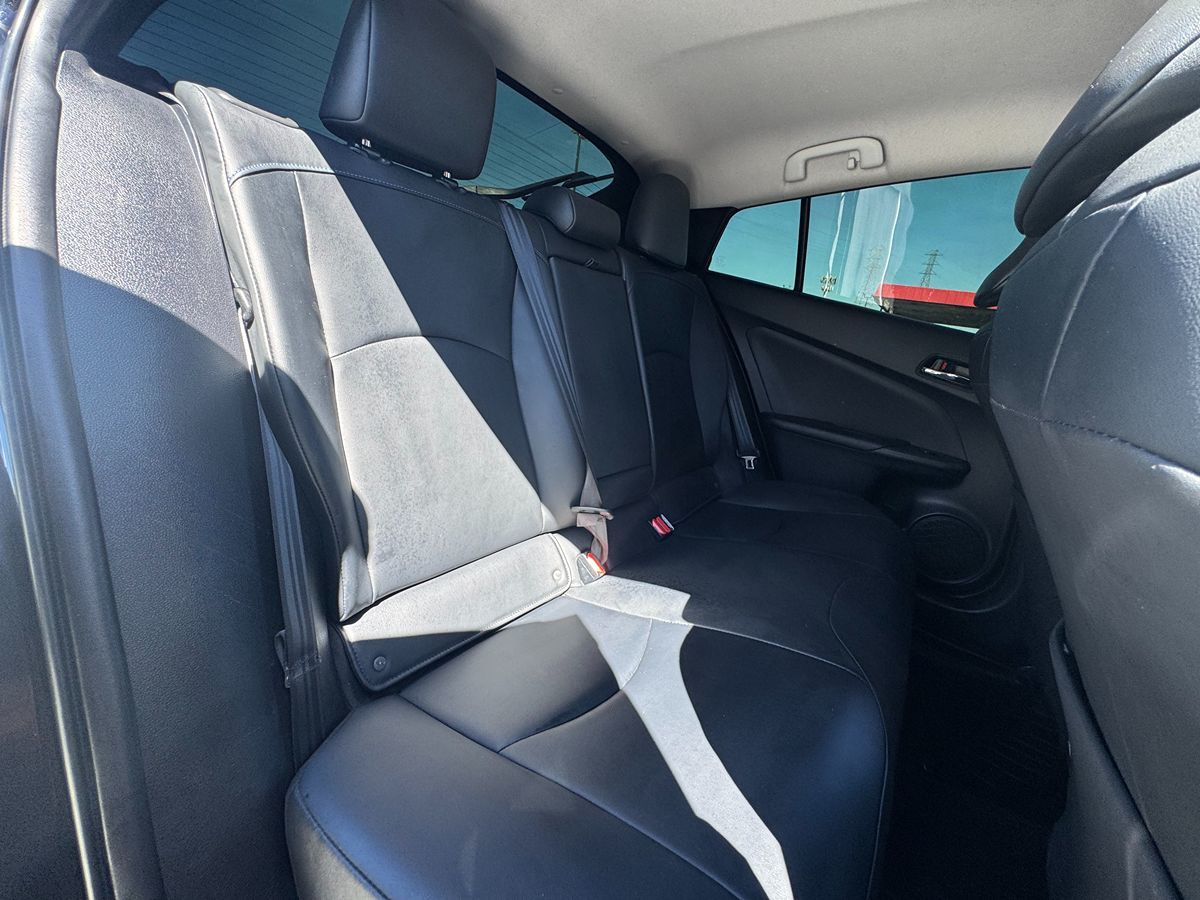 2017 Toyota Prius Three Touring photo 27