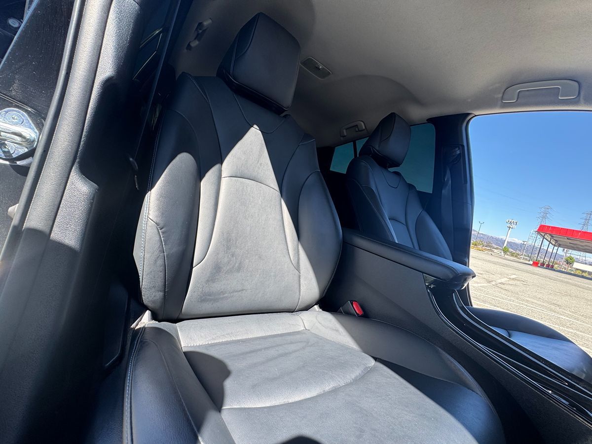 2017 Toyota Prius Three Touring photo 28