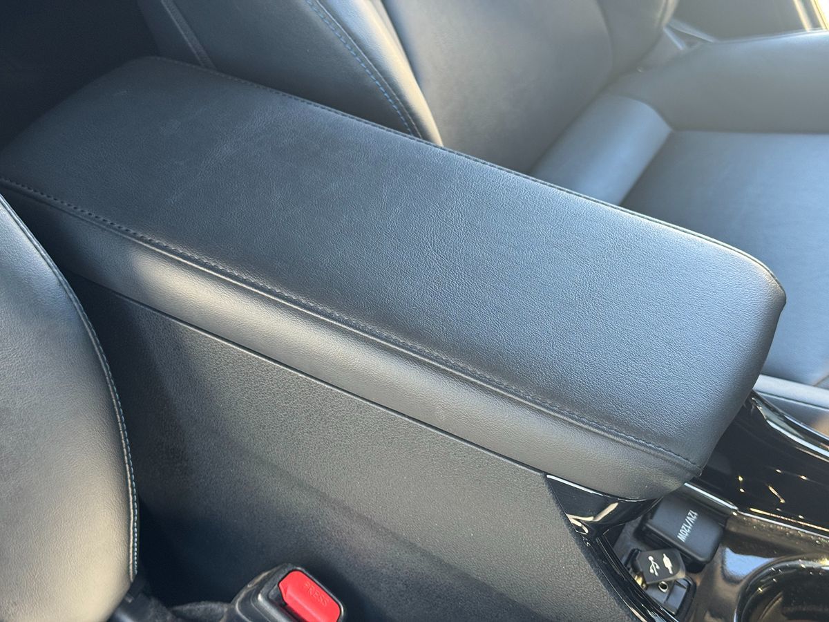 2017 Toyota Prius Three Touring photo 30