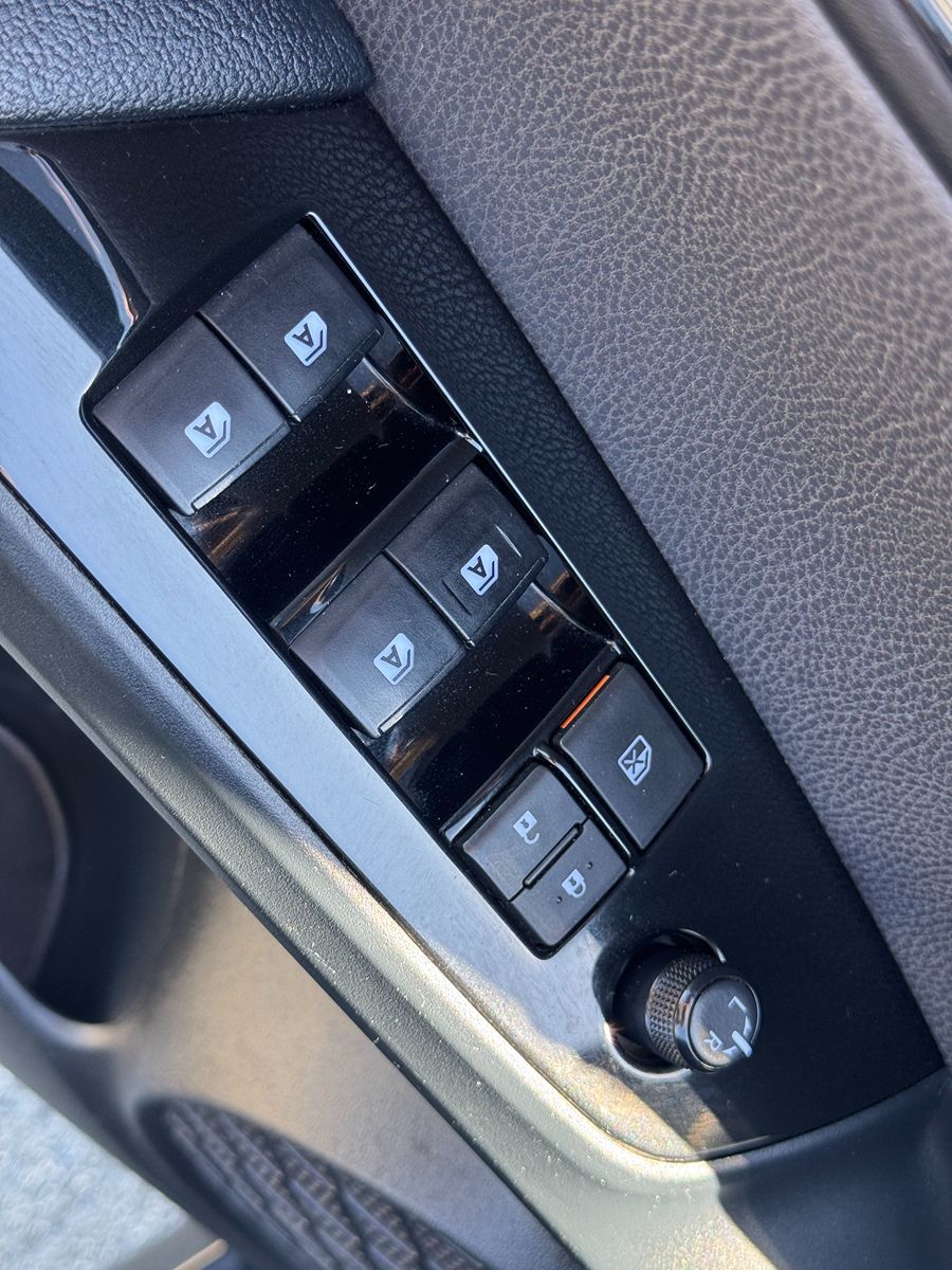 2017 Toyota Prius Three Touring photo 32