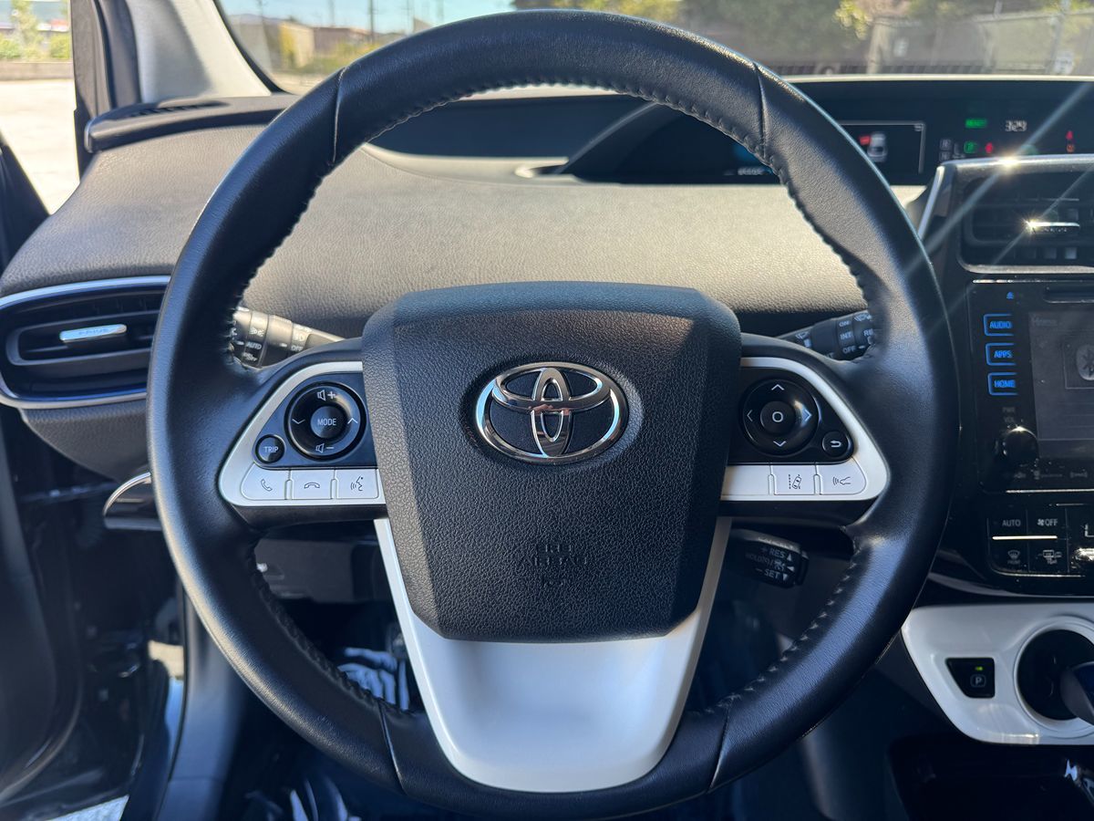 2017 Toyota Prius Three Touring photo 34