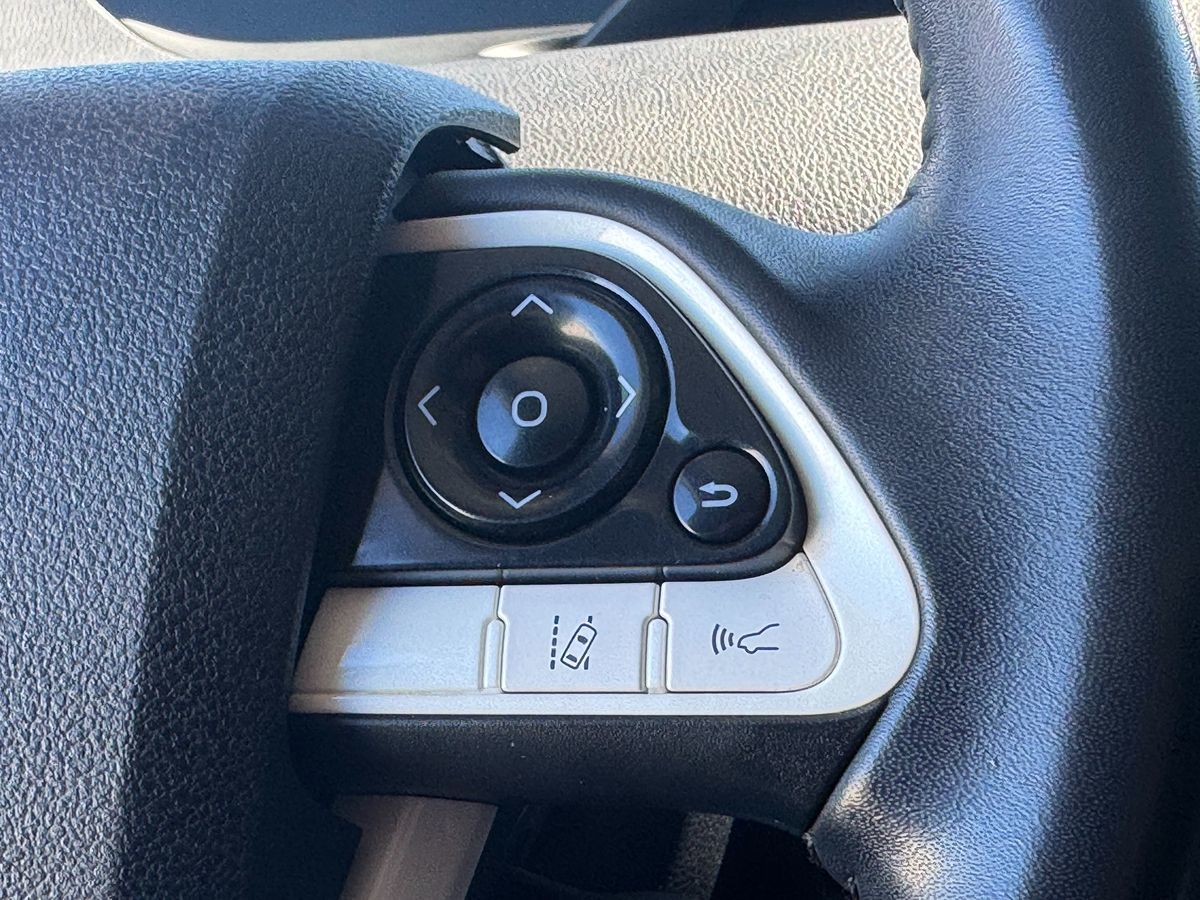 2017 Toyota Prius Three Touring photo 35