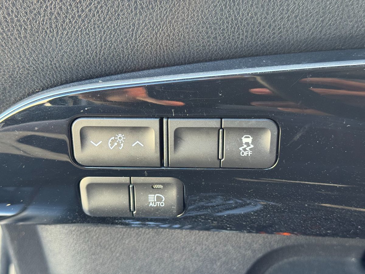 2017 Toyota Prius Three Touring photo 36