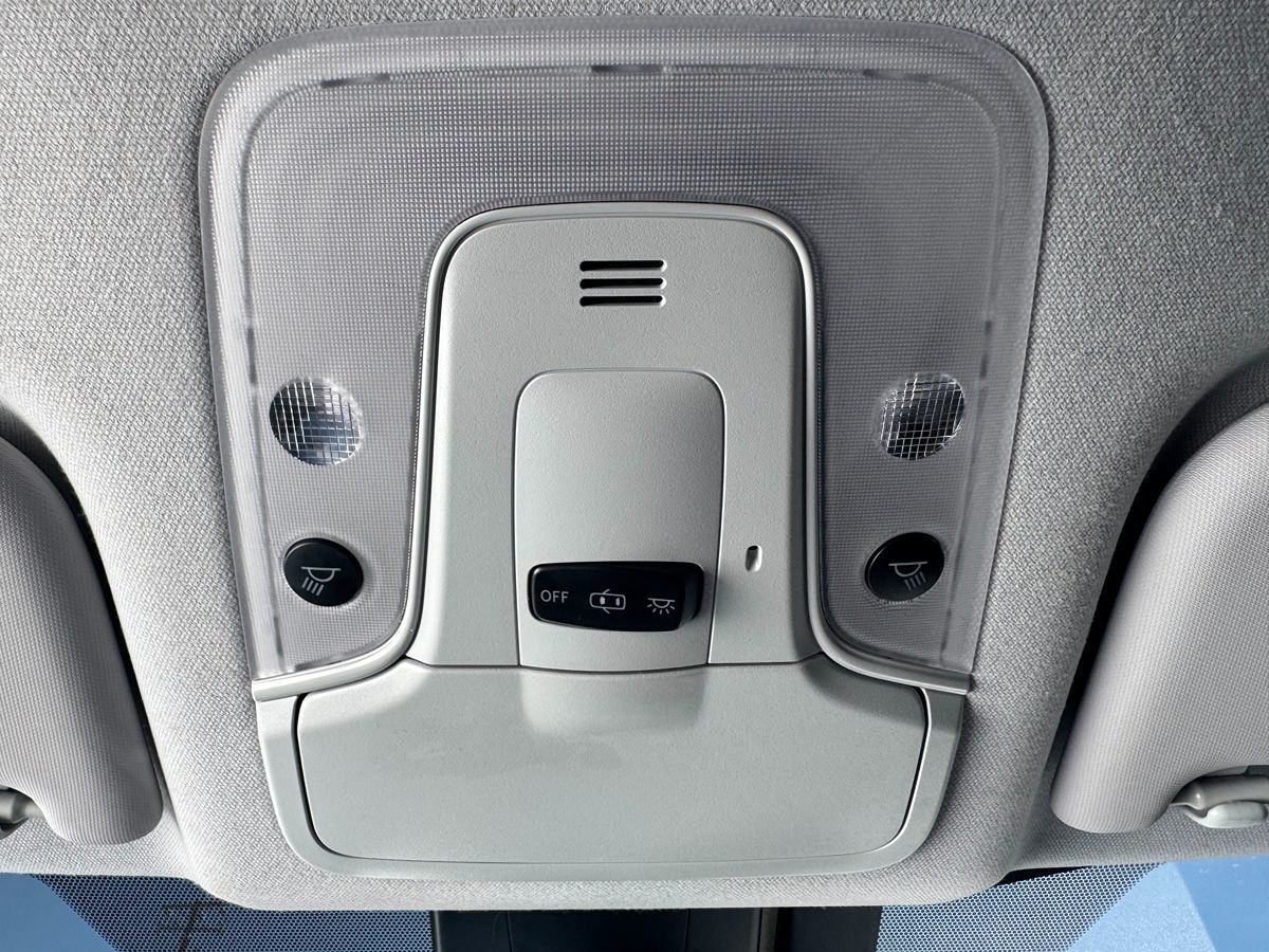 2017 Toyota Prius Three Touring photo 42