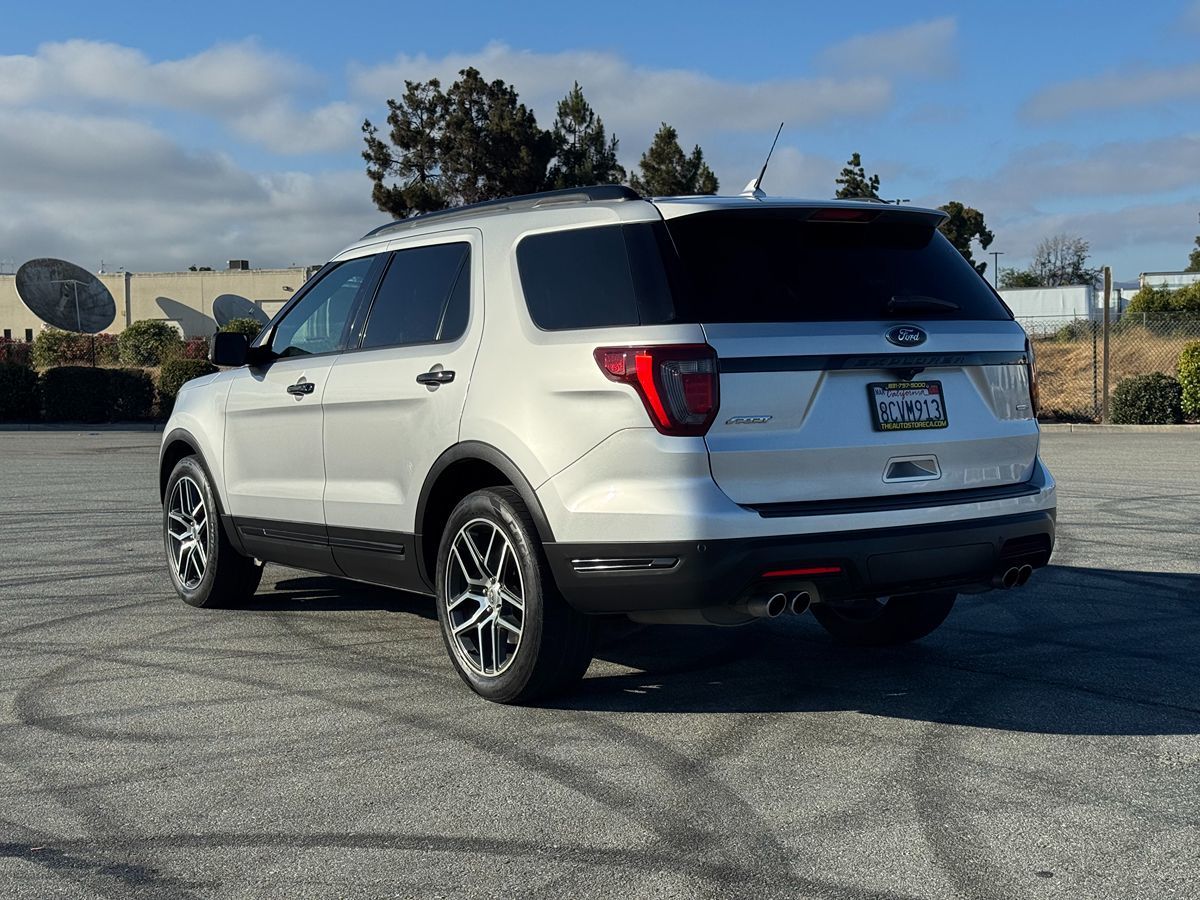 2018 Ford Explorer Sport photo 4