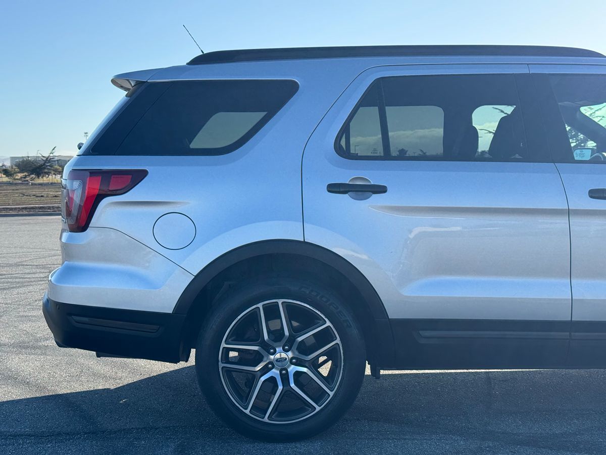2018 Ford Explorer Sport photo 7