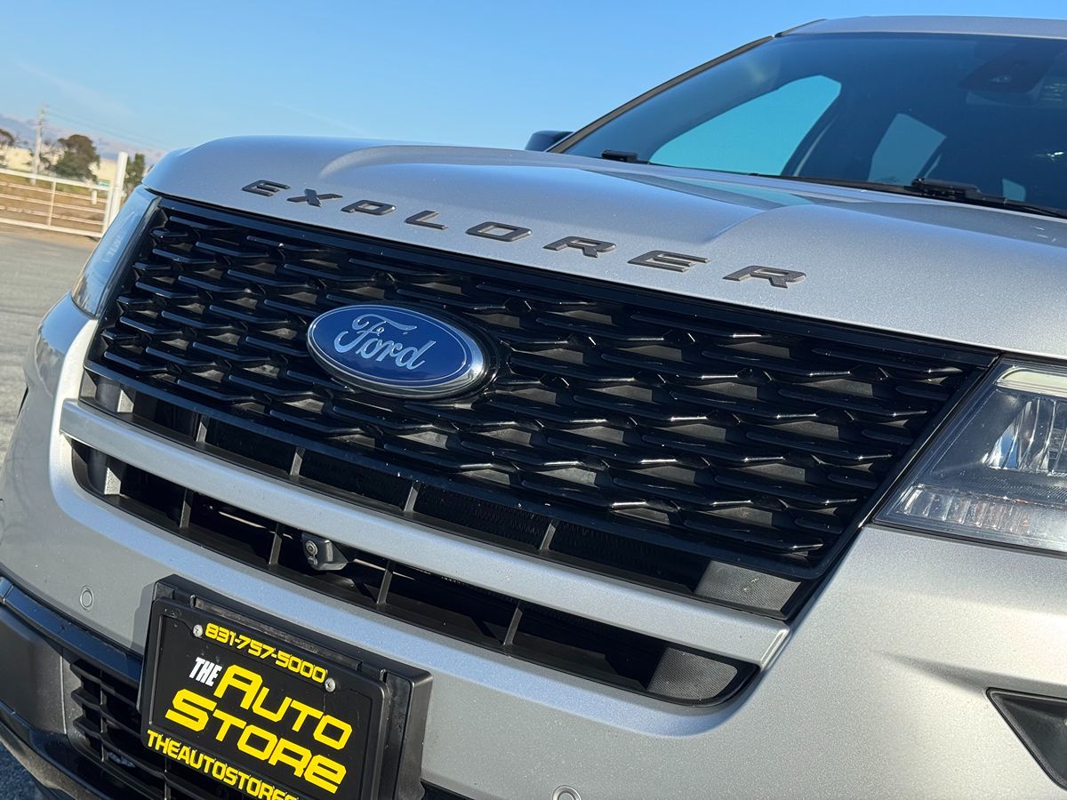 2018 Ford Explorer Sport photo 12