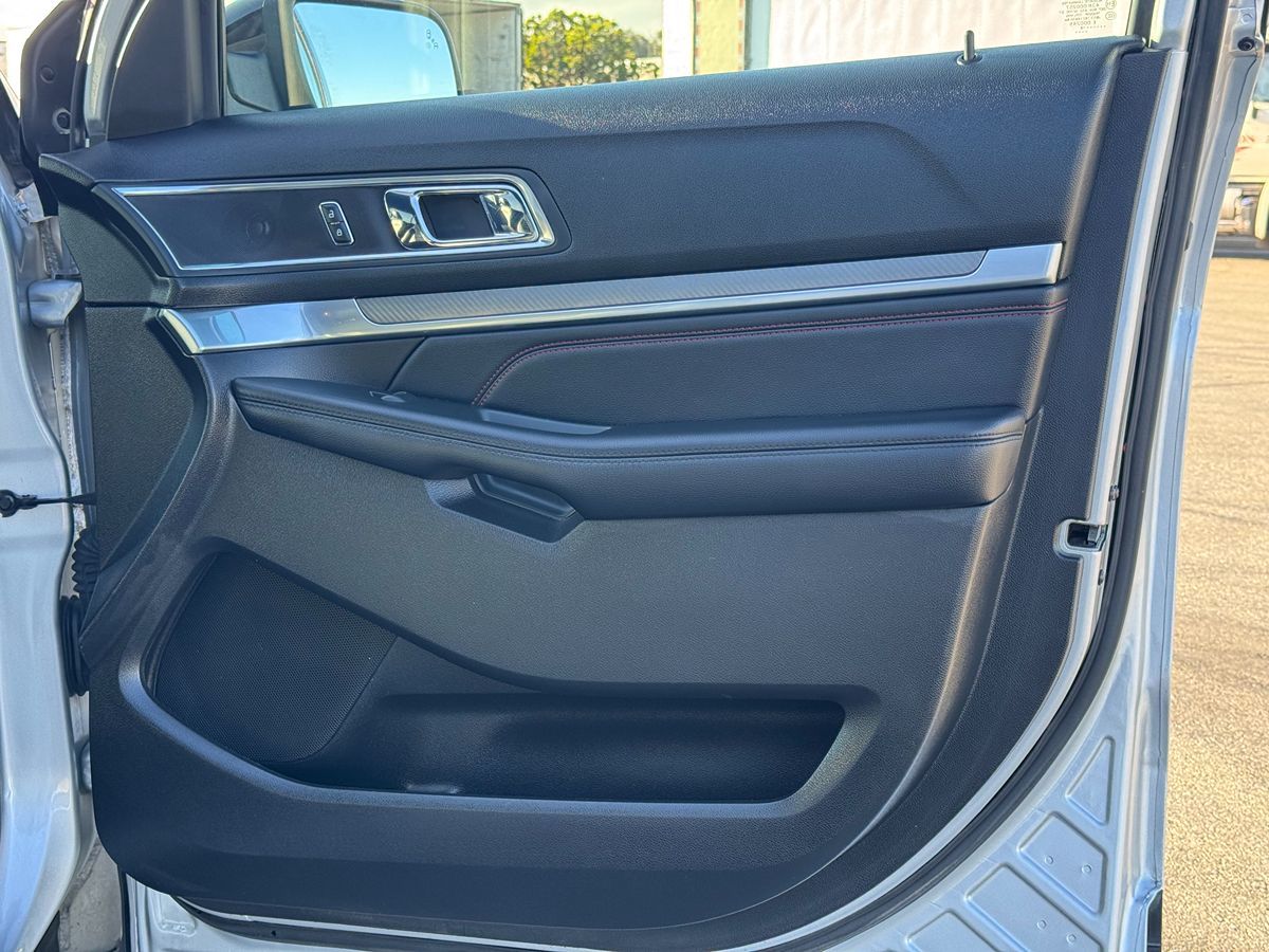 2018 Ford Explorer Sport photo 19