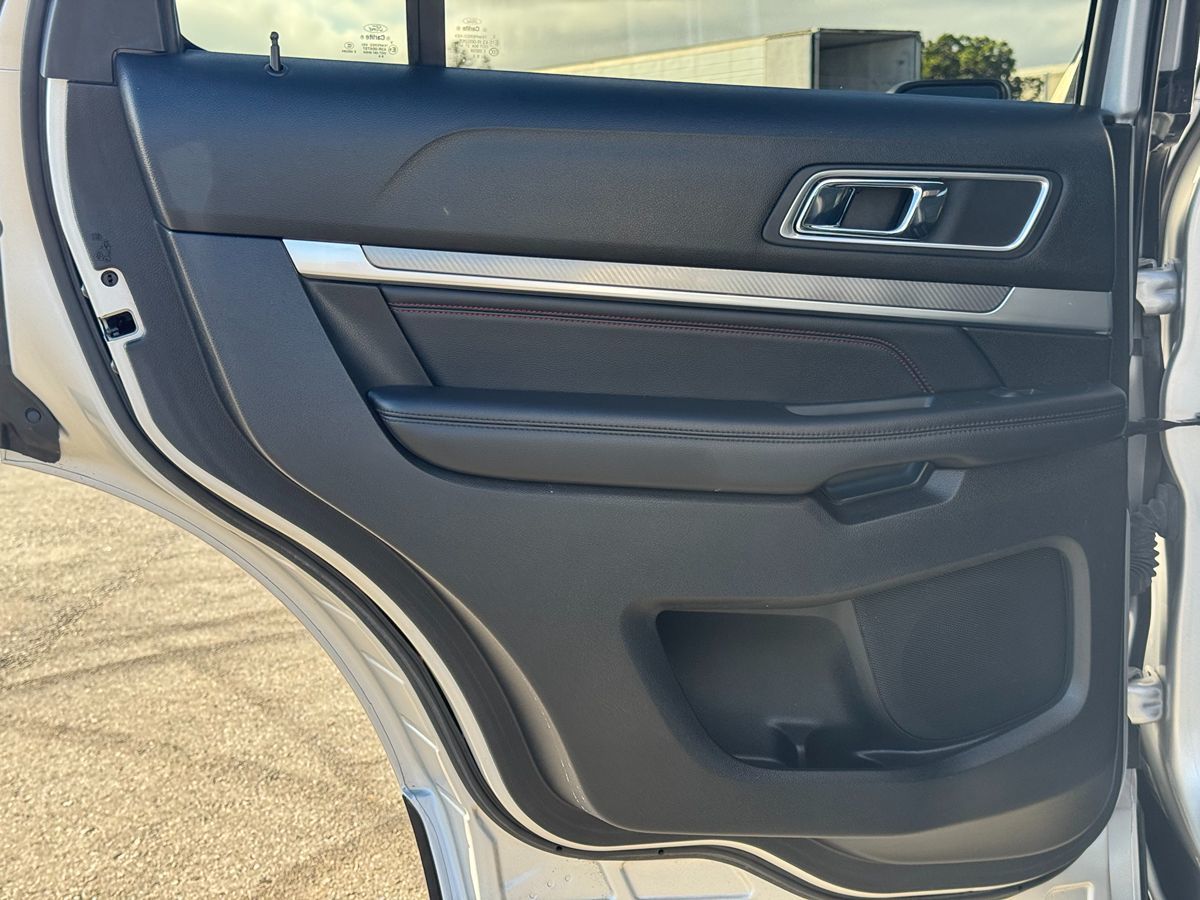 2018 Ford Explorer Sport photo 23