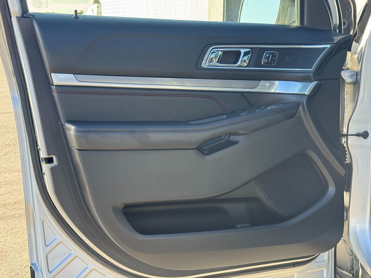 2018 Ford Explorer Sport photo 24