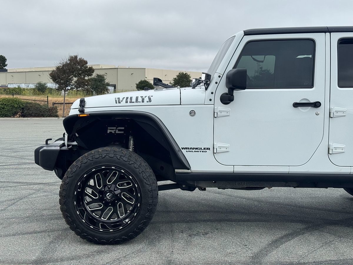 2016 Jeep Wrangler Unlimited Willys Wheeler photo 2
