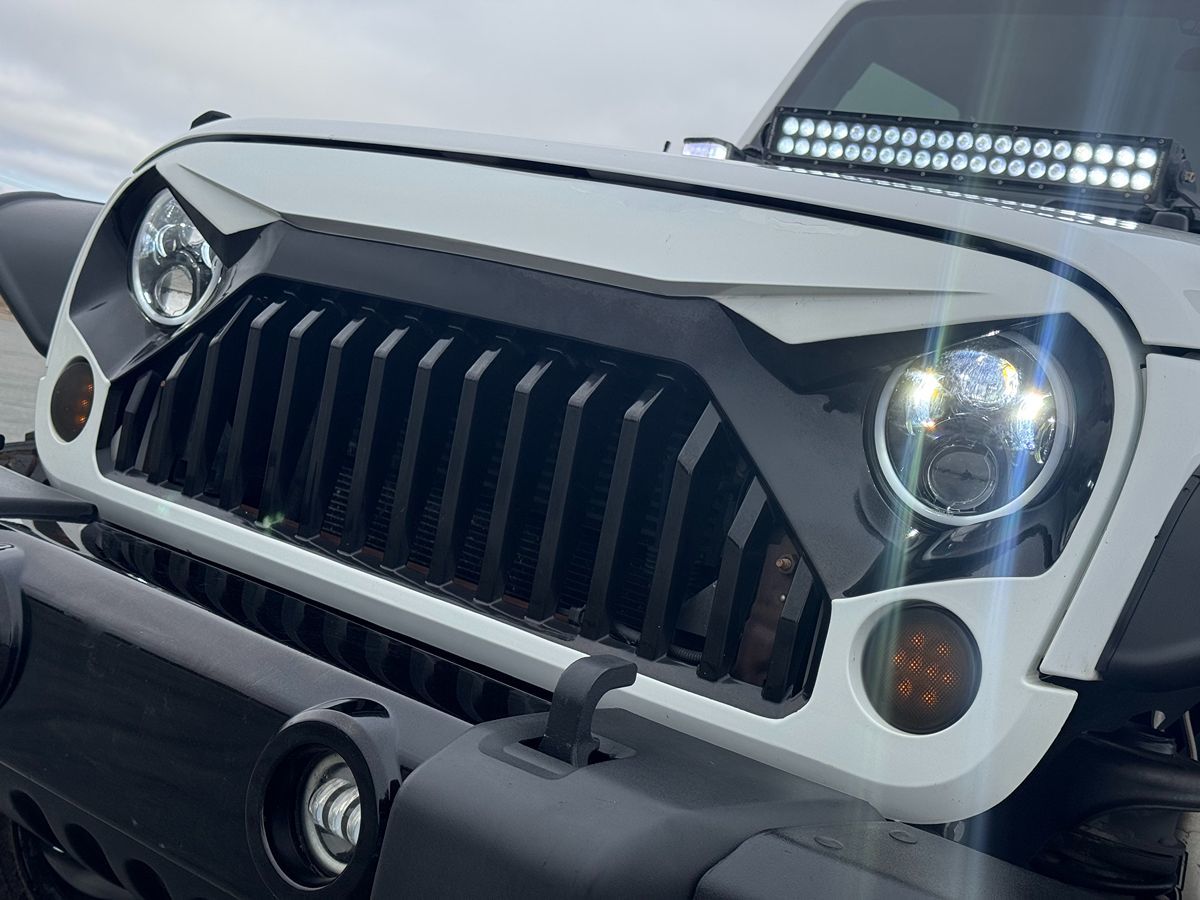 2016 Jeep Wrangler Unlimited Willys Wheeler photo 14