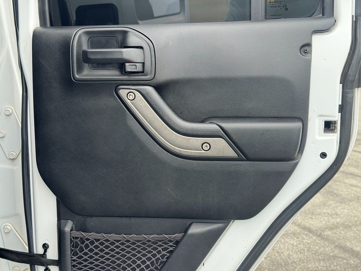 2016 Jeep Wrangler Unlimited Willys Wheeler photo 23