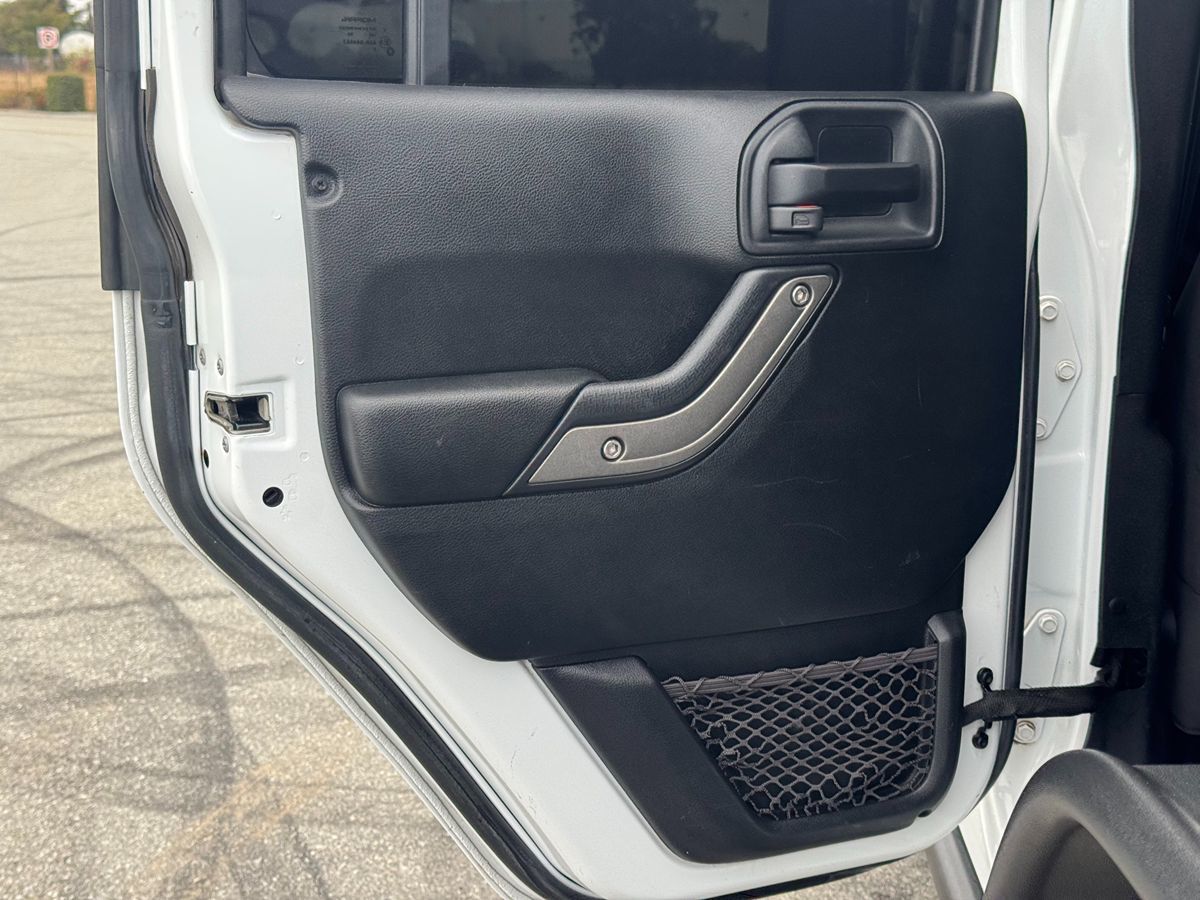 2016 Jeep Wrangler Unlimited Willys Wheeler photo 25