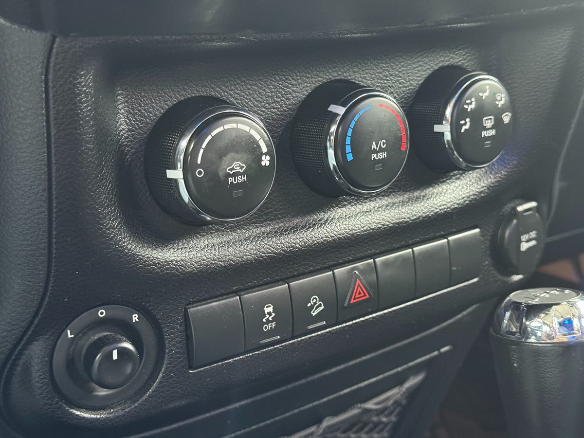 2016 Jeep Wrangler Unlimited Willys Wheeler photo 35