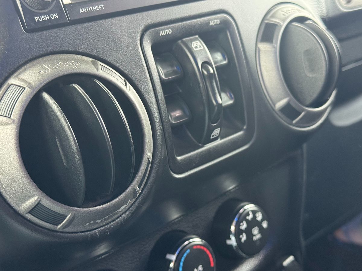 2016 Jeep Wrangler Unlimited Willys Wheeler photo 36