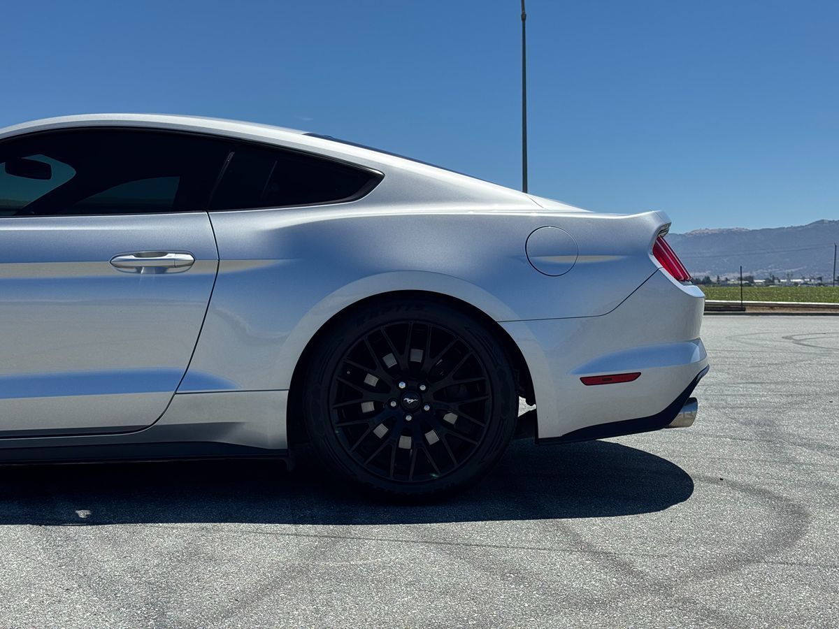 2017 Ford Mustang GT Premium photo 3