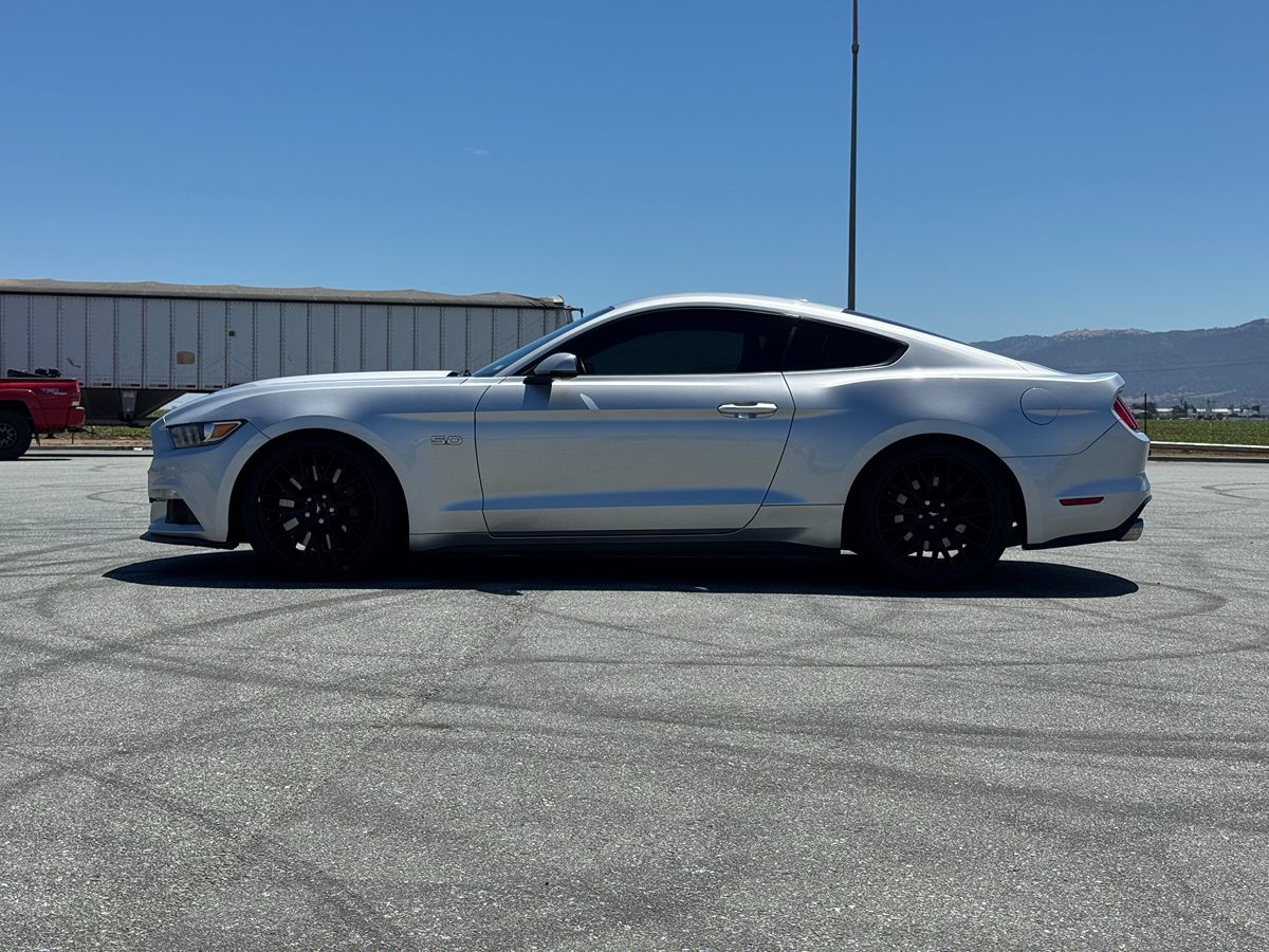2017 Ford Mustang GT Premium photo 4