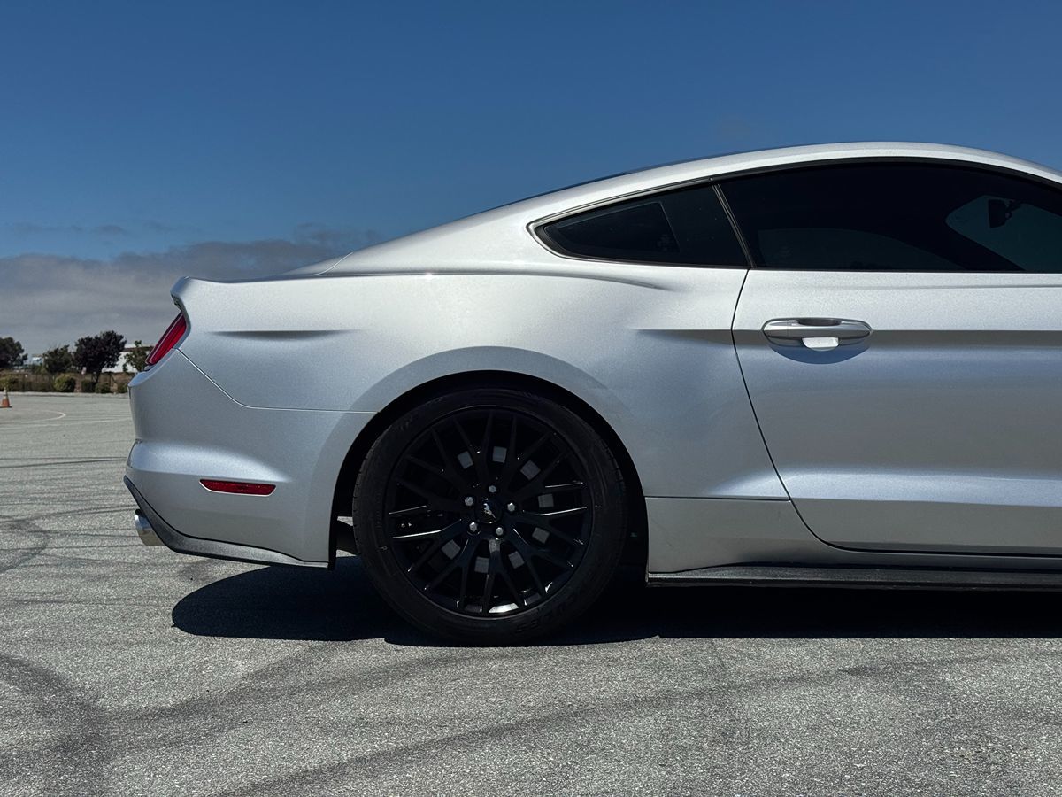 2017 Ford Mustang GT Premium photo 8