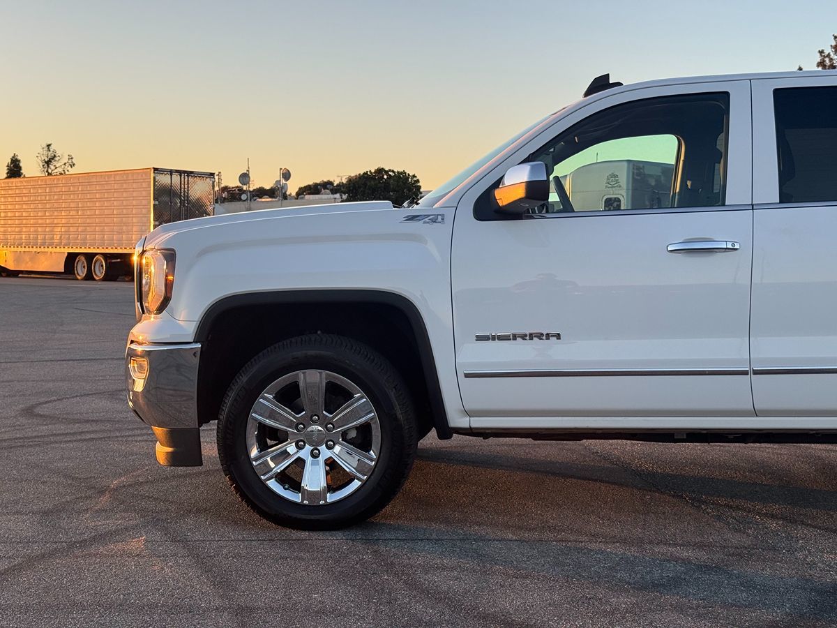 2017 Gmc Sierra 1500 SLT photo 2
